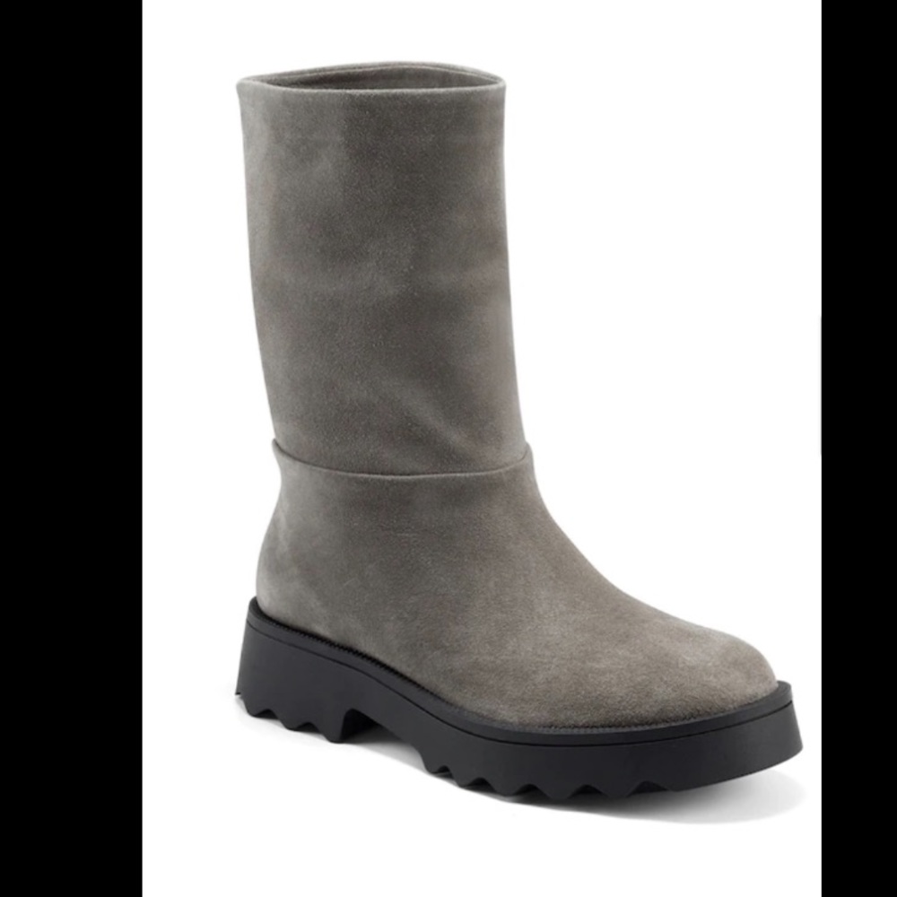 NWOT Womens Aerosoles Simple Suede Boots, Size 9.5